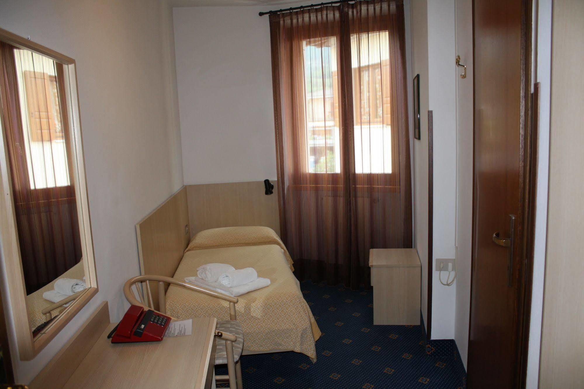 Garni Hotel Tignale Eksteriør bilde