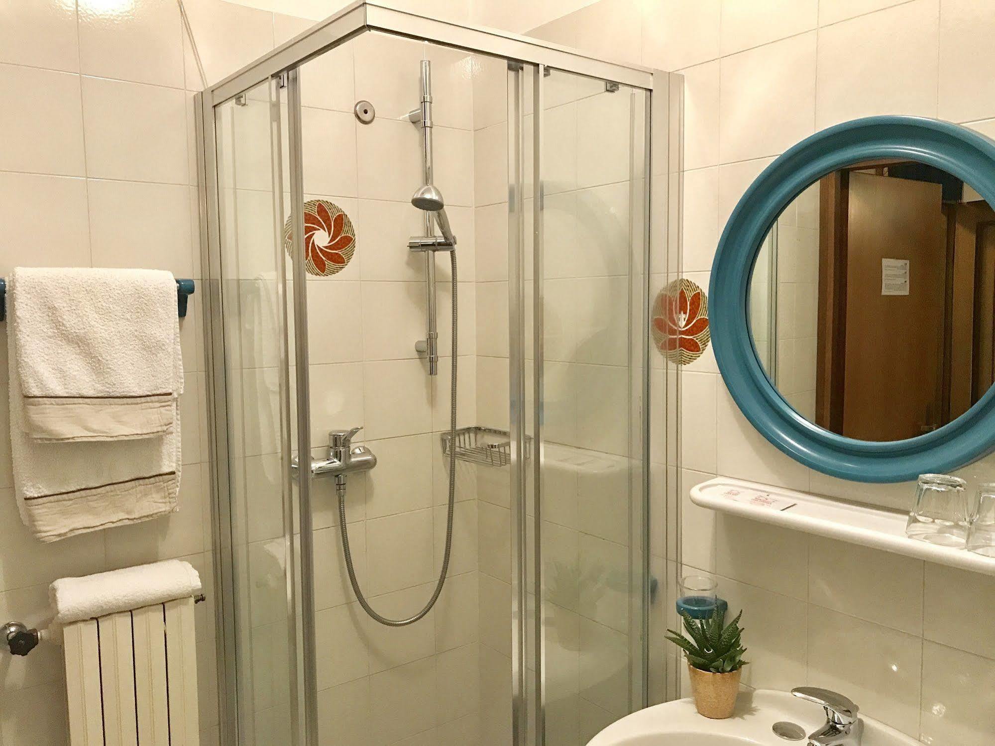 Garni Hotel Tignale Eksteriør bilde
