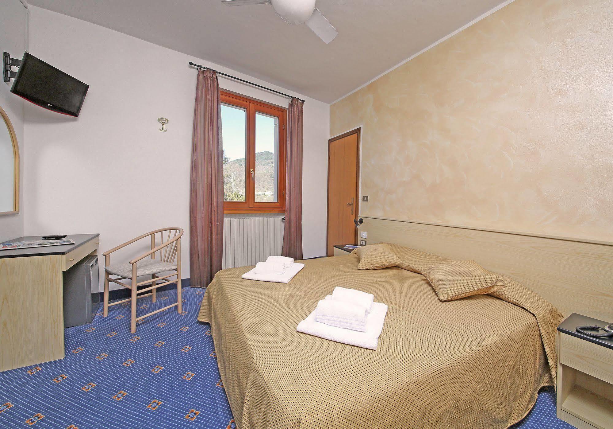 Garni Hotel Tignale Eksteriør bilde